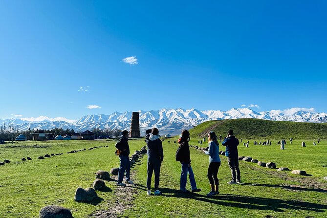 2-Day Issyk Kul Small Group Tour with Yurt Stay and Eagle Show - Meeting a Kyrgyz eagle hunter in Bokonbayevo