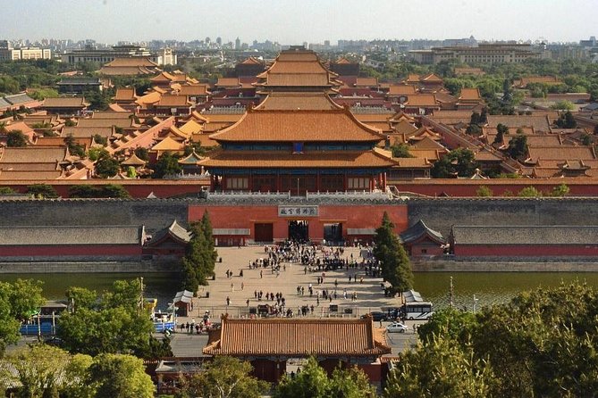 2-Day Private Beijing Highlight Tour with Great Wall and Optional Evening Show - Entering the Forbidden City through the imperial axis