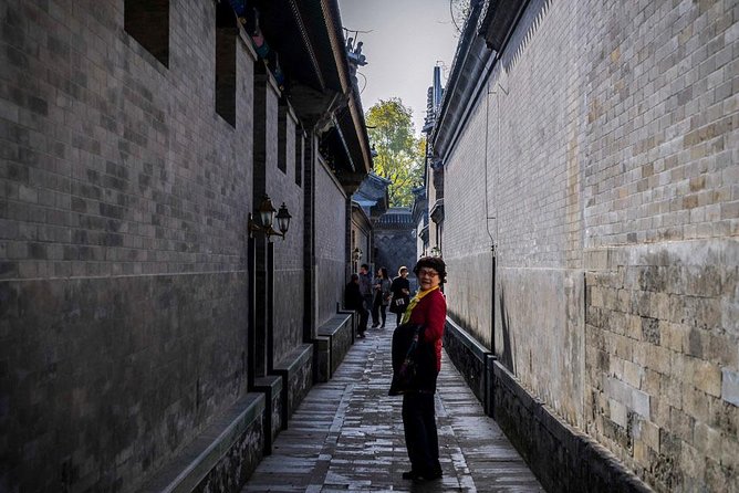 3-Hour Private Hutong Walking Tour with Drum Show at Drum Tower and Tea Tasting - Starting beside Houhai Lake