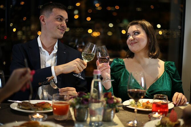 4 Course Dinner Cruise with Operetta, Folk Show and Welcome Drink - A dinner cruise built around Budapest after dark