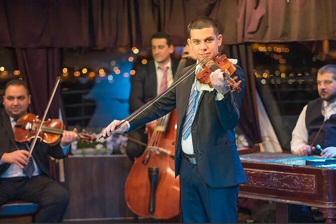 4 Course Dinner Cruise with Operetta, Folk Show and Welcome Drink - How the timing affects the evening