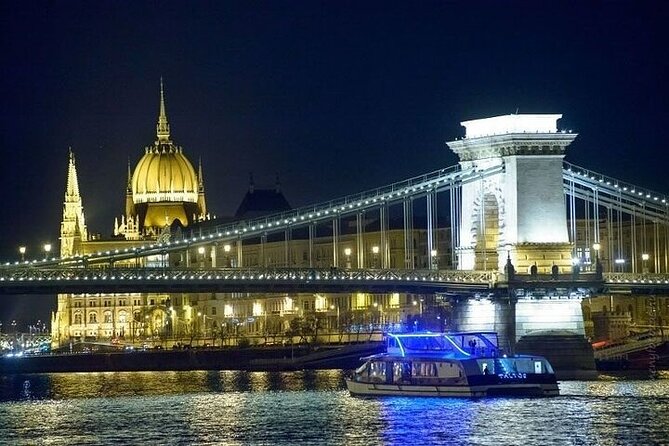 4 Course Dinner Cruise with Operetta, Folk Show and Welcome Drink - What you see from the Danube