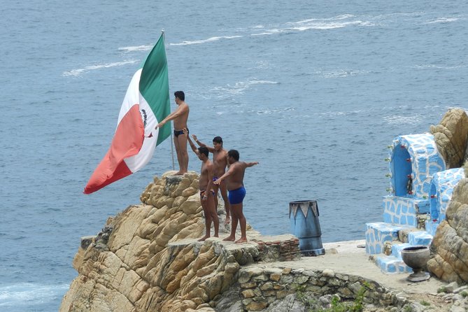 4hr Fun Guide Tour For Cruisers or Hotels Guests with Divers Show - Chapel of Peace and Acapulco’s best viewpoint