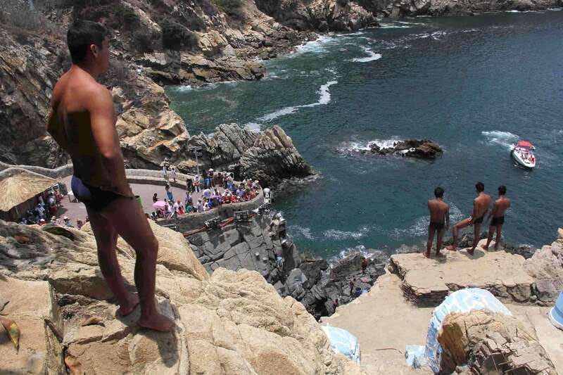 .Acapulco History Cultural Tour & Cliff Divers Show w/Lunch - A history tour with a cliff-diving finale