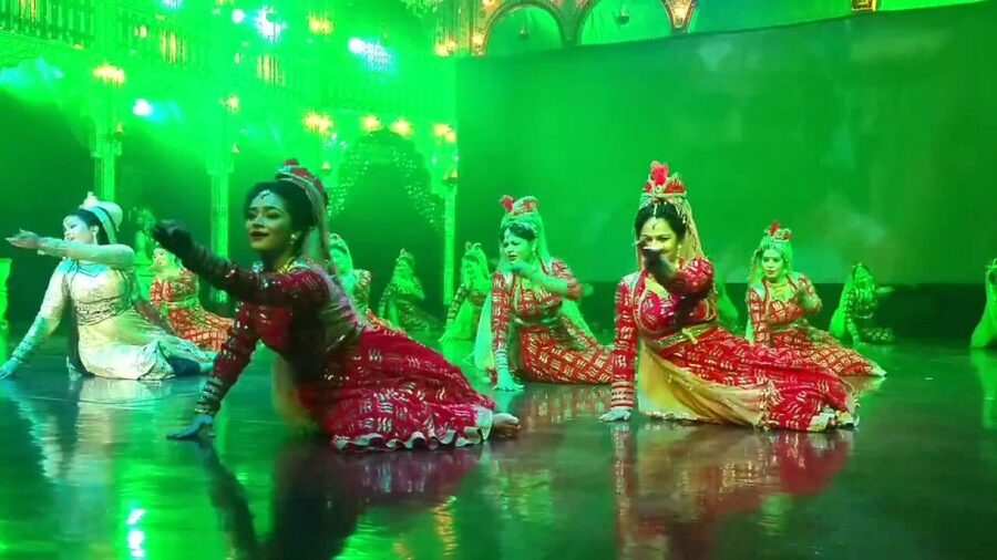 Agra: Mohabbat the Taj show tickets and agra transfers - What Mohabbat The Taj actually tells you