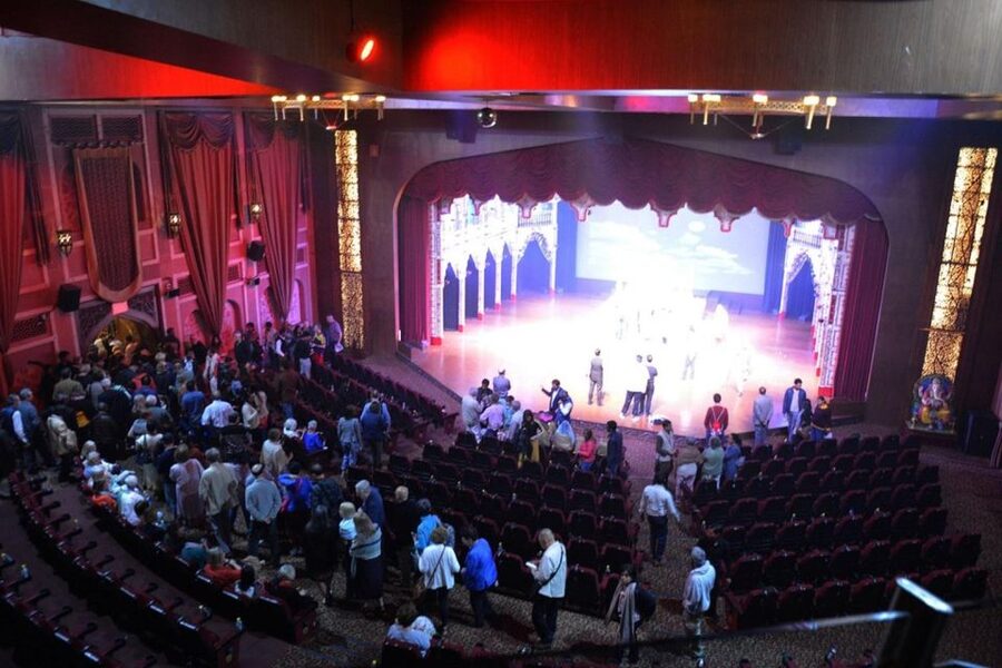 Agra: Mohabbat the Taj show tickets and agra transfers - Cost: convenience versus the cheaper local option