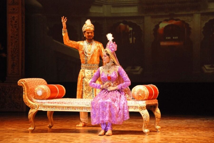 Agra: Mohabbat the Taj show tickets and agra transfers - Why the private return matters in Agra