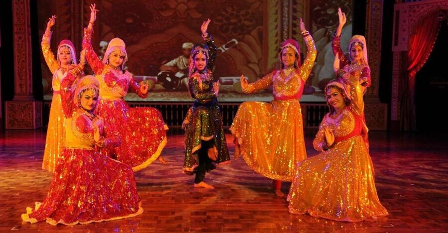 Agra: Mohabbat the Taj show tickets and agra transfers - From Agra pickup to the Kalakriti theater