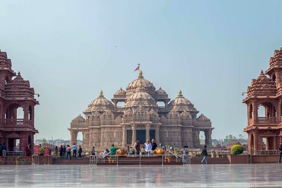 Akshardham Light & Fountain Show with Pick-up & Drop-off - Who Will Enjoy This More?