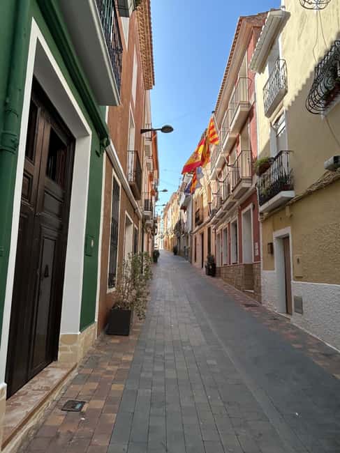 Alicante & Campello: Cueva Canelobre time travel + musical museum - Entering Canelobre Cave through the 45-meter tunnel