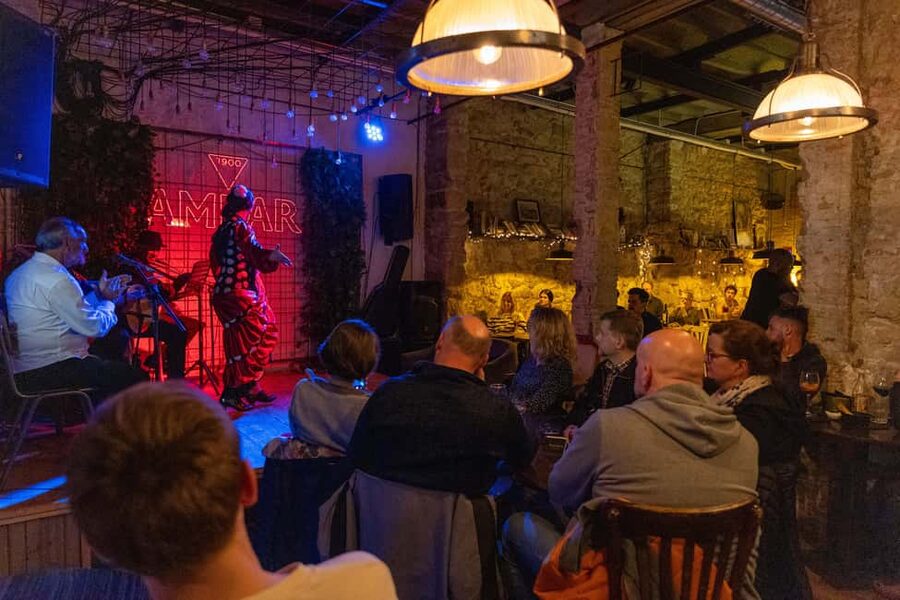 Alicante: Fusion Flamenco Show and Gastronomy at Blacky Bar - Key points to know before booking