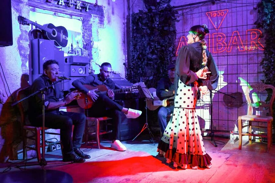Alicante: Fusion Flamenco Show and Gastronomy at Blacky Bar - Flamenco at close range on Villavieja Street