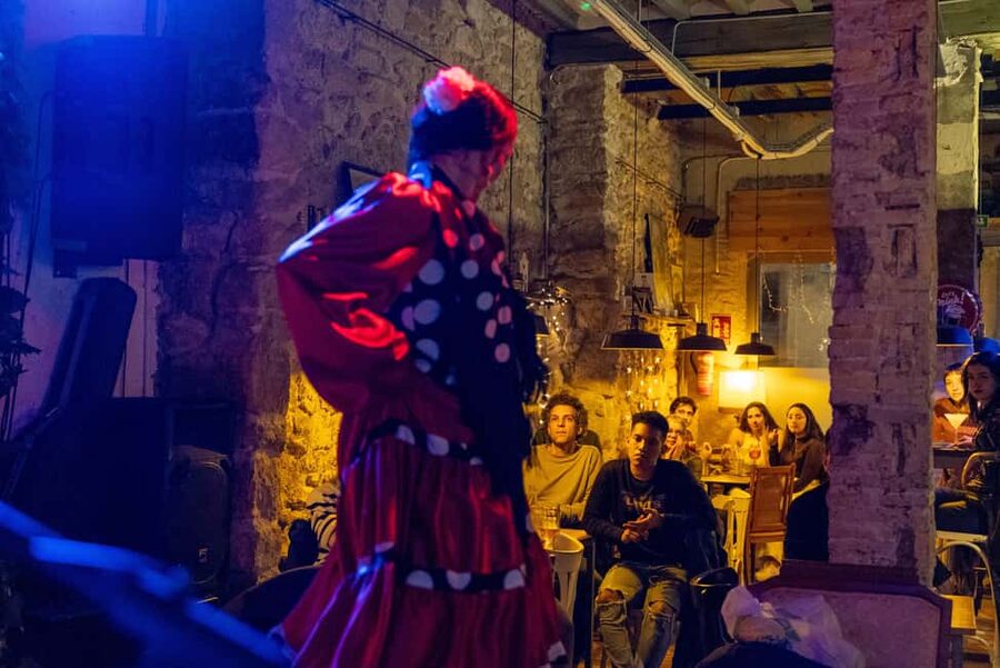 Alicante: Fusion Flamenco Show and Gastronomy at Blacky Bar - What the evening is likely to feel like