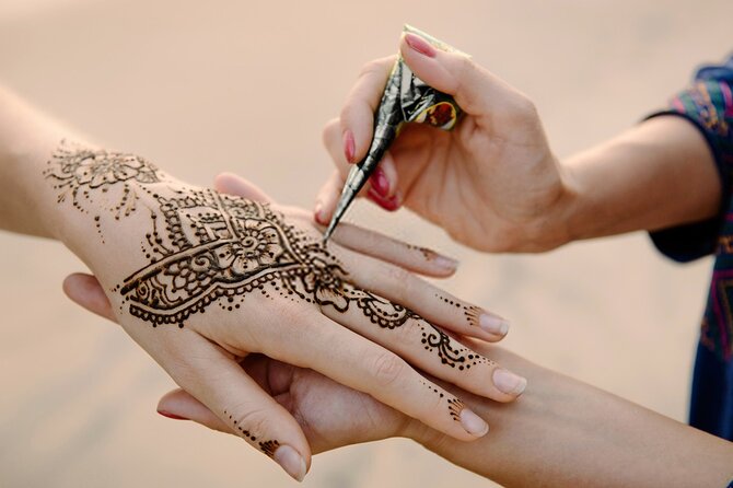All-Inclusive Dune Dinner Safari in the Dubai Desert Live Show's & Hotel Pickup - Five live performances after sunset