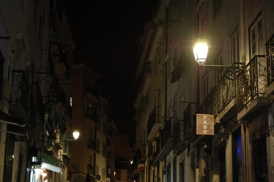 All-inclusive Fado Tour: Show & Dinner. Lisbon at Night - The viewpoint and the ride through night Lisbon