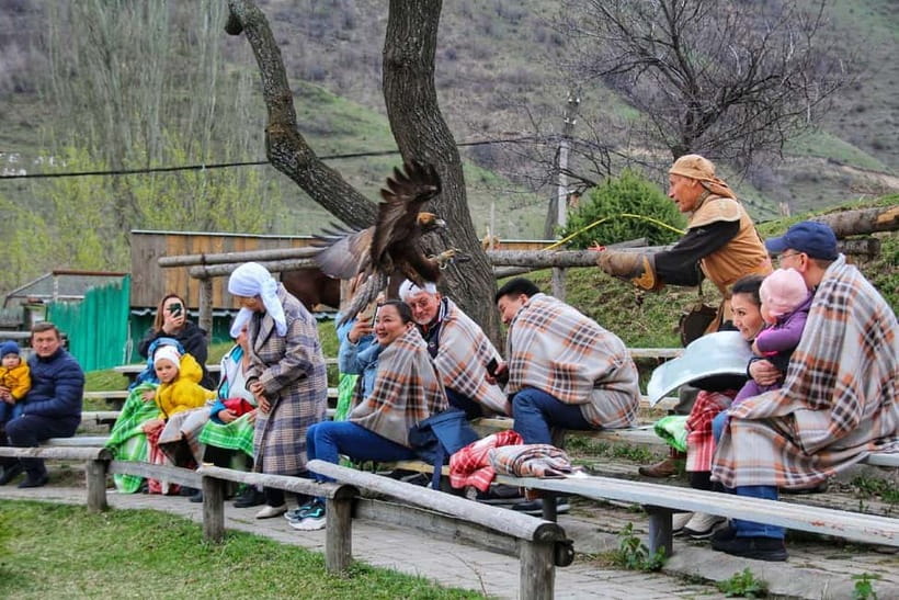Almaty: Falconry show and Big Almaty Gorge - Sunkar makes the falconry show the main event