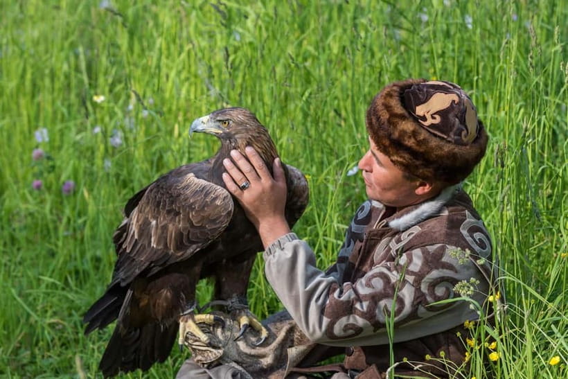 Almaty: Falconry show and Big Almaty Gorge - Alma-Arasan brings the first mountain views