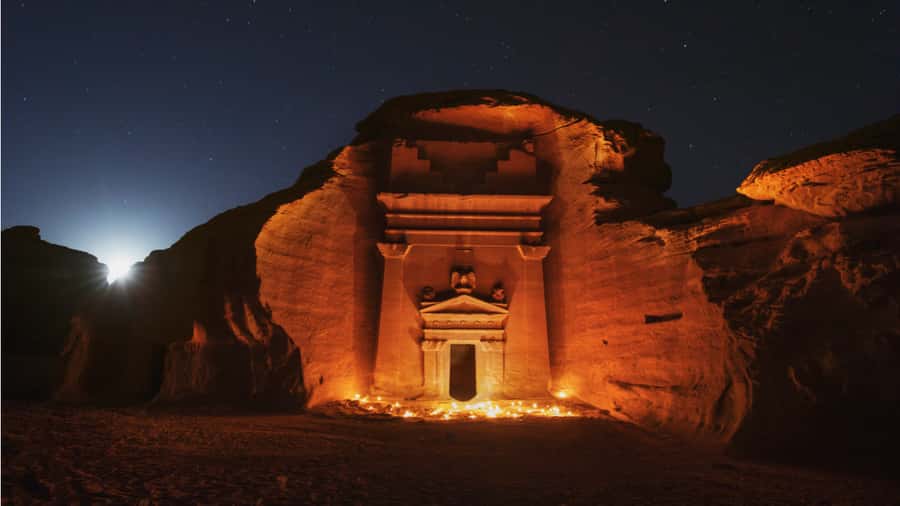 AlUla: Hegra After Dark Show with Chariot Ride - Qasr Al-Farid under lamps