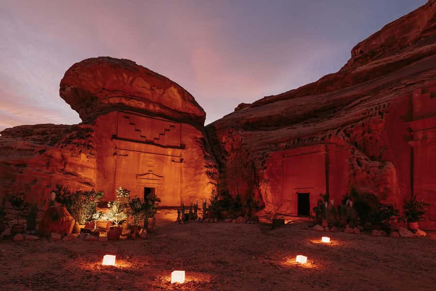 AlUla: Hegra After Dark Show with Chariot Ride - Meeting the Rawi at Hegra South Gate