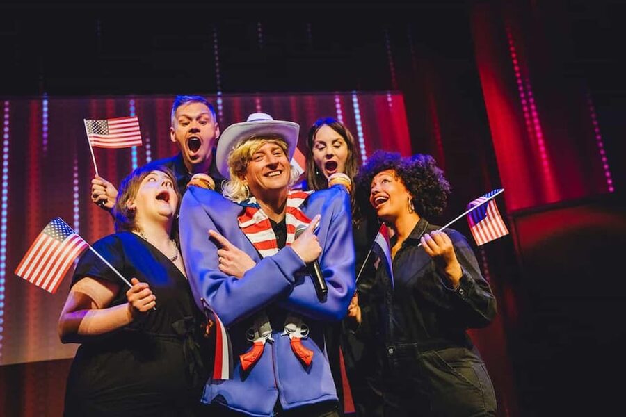 Amsterdam: ‘Boom Chicago’ English Comedy Show - The room, drinks, and seating