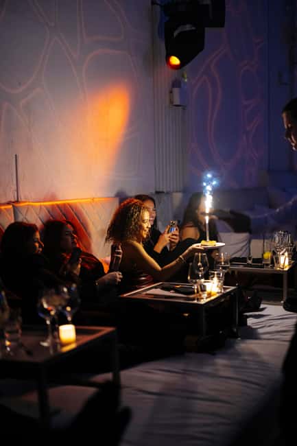Amsterdam: Midnight Masquerade Dinner Show - The unusual seating and dinner setup