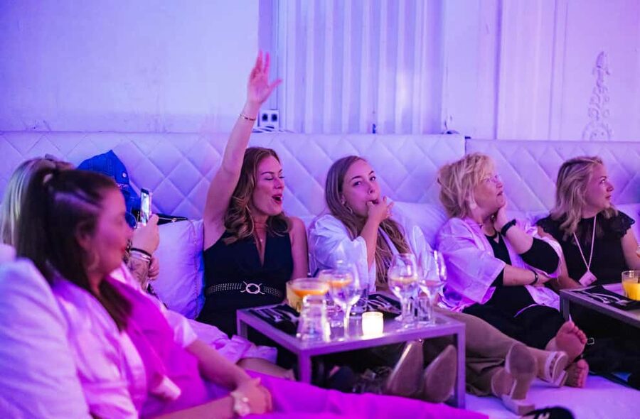 Amsterdam: Midnight Masquerade Dinner Show - Who will enjoy this Amsterdam dinner show