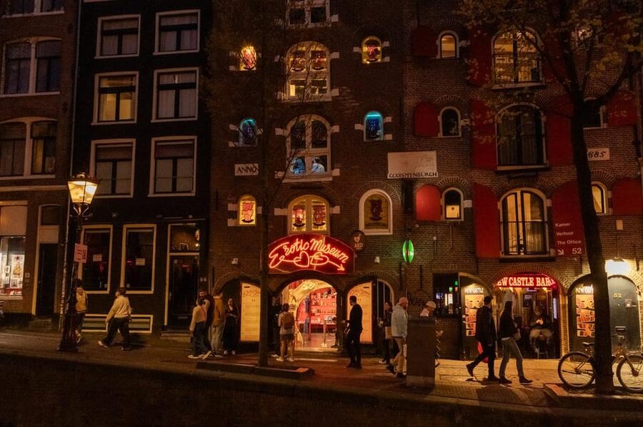 Amsterdam: Red Light Tour Exclusive + Peep Show - The Bulldog and coffeeshop politics