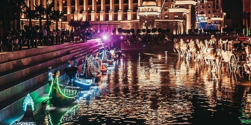 Antalya/Belek/Lara: Land Of Legends Night Show Transfer - Love Valley and the photo stops