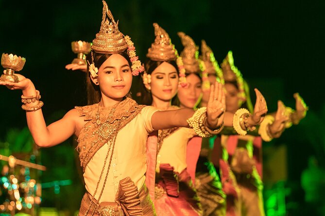 Apsara Dance Show with Dinner by Tuk-Tuk Roundtrip Transfer - Who should book this experience?