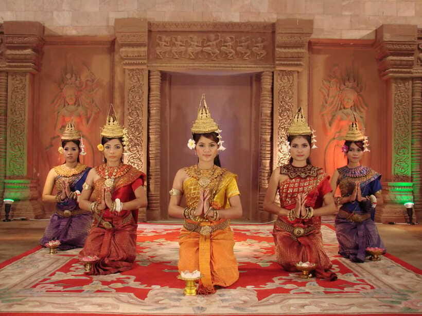 Apsara Performance include Dinner & hotel pick up - Who should book this Siem Reap evening?