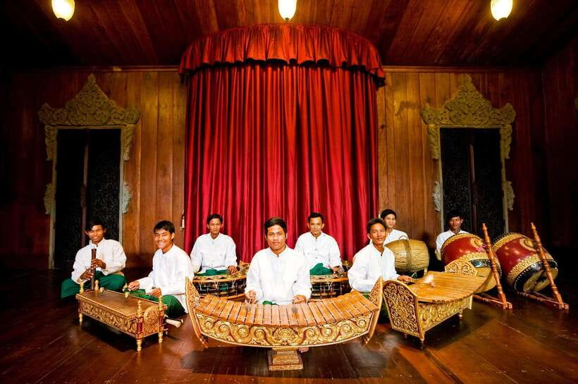 Apsara Performance include Dinner & hotel pick up - Tuk-tuk pickup makes the evening easy
