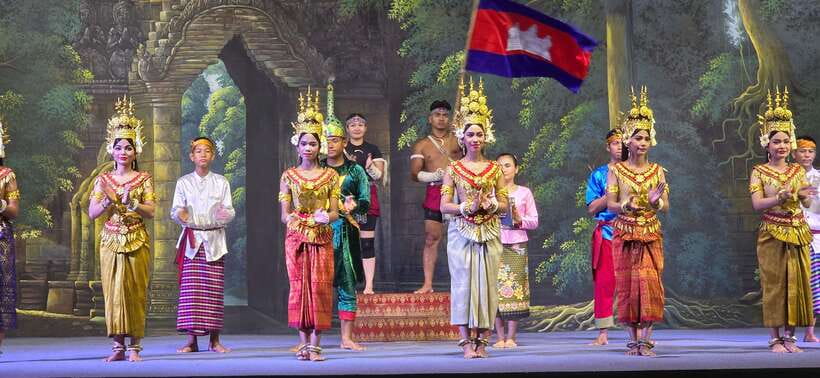 Apsara Performance Including Buffet Dinner & Hotel Pick up - A dinner show built around Khmer culture