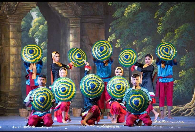 Apsara Performance Including Buffet Dinner & Hotel Pick up - The venue and the sound level