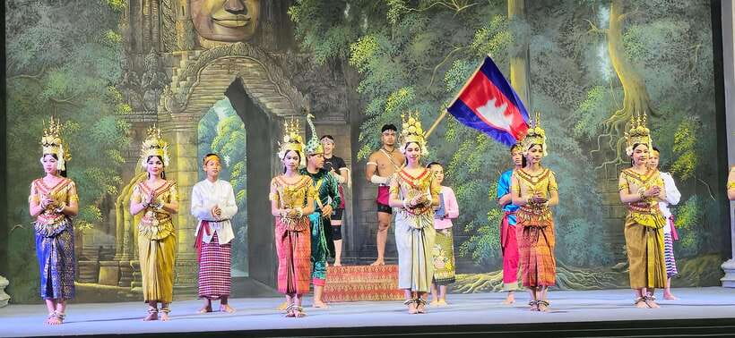 Apsara Theater Performance include dinner & Hotel pick up - Arriving at the Apsara Theatre