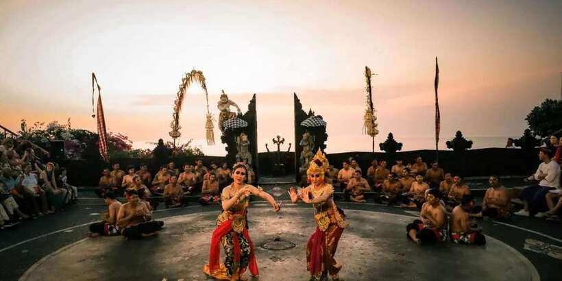Bali: Beaches, Uluwatu Temple Sunset & Fire Kecak Dance Show - The private vehicle and guide setup