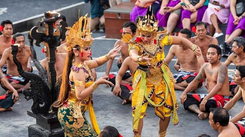 Bali: Beaches, Uluwatu Temple Sunset & Fire Kecak Dance Show - What to bring for a smoother day