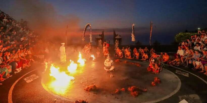 Bali: Beaches, Uluwatu Temple Sunset & Fire Kecak Dance Show - Suluban Beach, caves and breaking waves