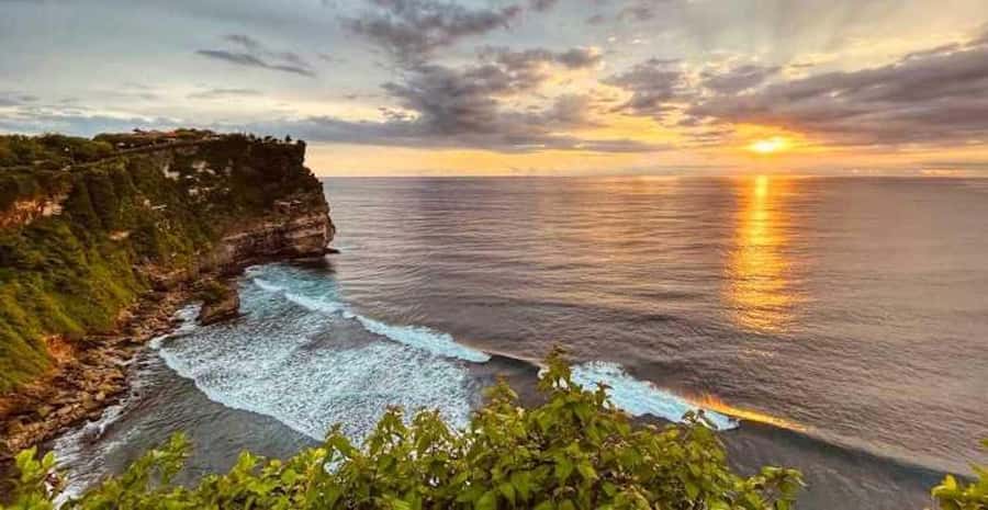 Bali: Kecak Fire Dance Show & Uluwatu Temple Entry Ticket - The monkeys are not a minor detail