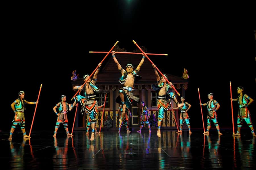 Bali Nusa Dua Theatre: Devdan Show Tickets - Why the dance and costumes carry the show