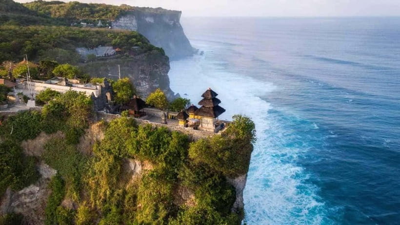 Bali: Surfing Lesson with Southern Beaches Tour & Kecak Show - Balinese lunch and the food question