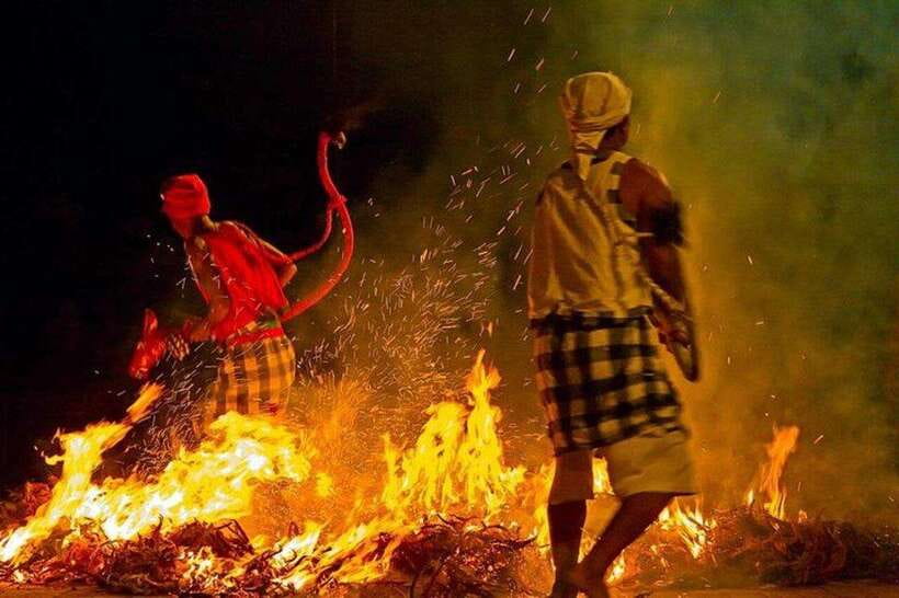 Bali: Tanah Lot Temple Sunset Kecak & Fire Dance Show Ticket - Following the Ramayana through chant and fire
