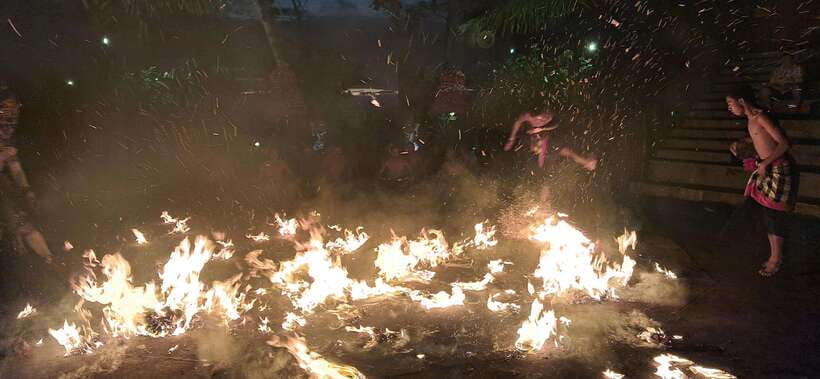 Bali: Tanah Lot Temple Sunset Kecak & Fire Dance Show Ticket - Seeing Tanah Lot before the dance