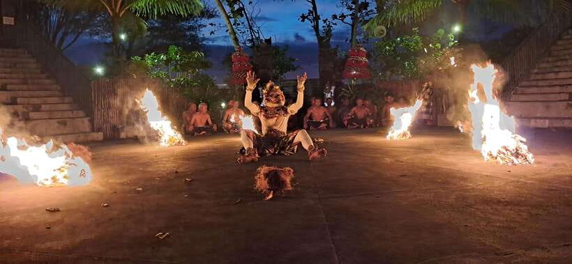Bali: Tanah Lot Temple Sunset Kecak & Fire Dance Show Ticket - What the setting means for comfort
