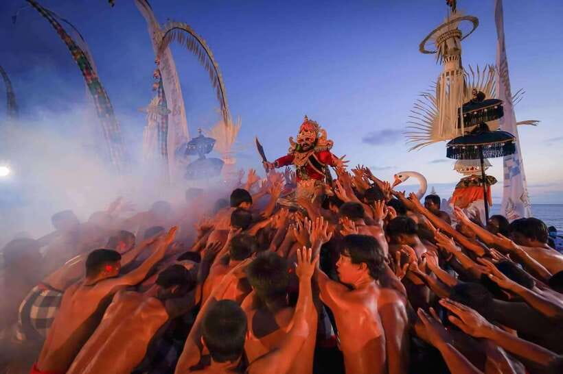 Bali: Tanah Lot Temple Sunset Kecak & Fire Dance Show Ticket - Getting the timing right at 5:30 and 6:00 PM