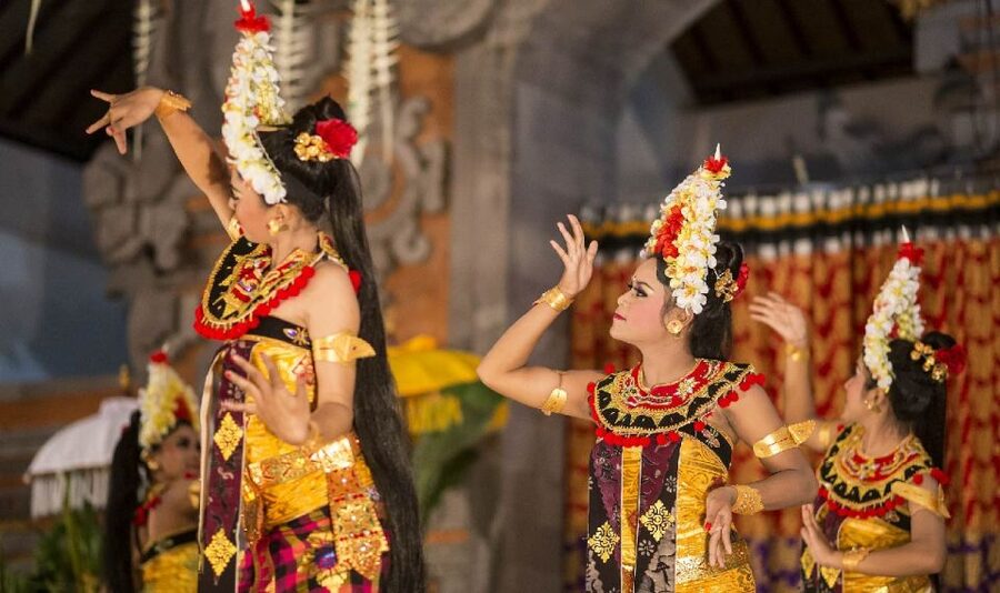 Bali: Ubud Palace Legong Dance Show Ticket - What happens once the gamelan starts