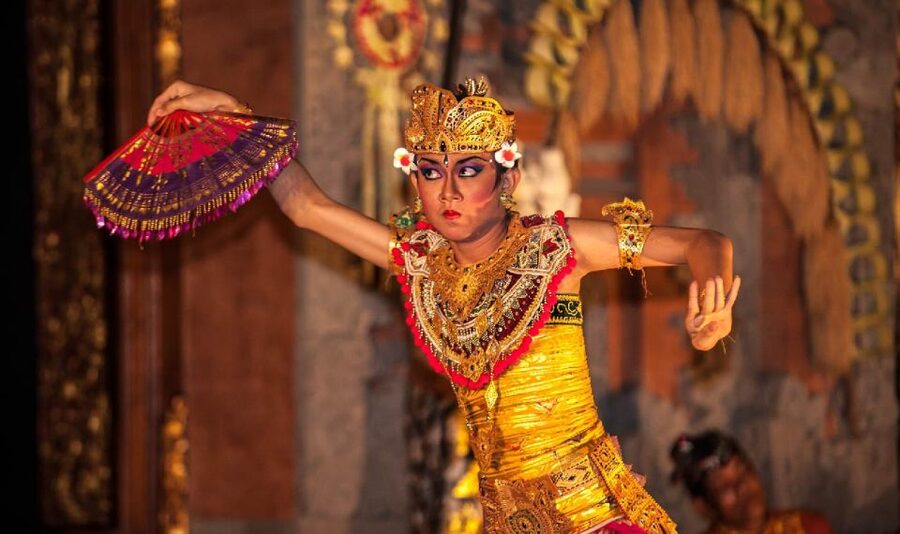 Bali: Ubud Palace Legong Dance Show Ticket - Arriving at the palace ticket counter