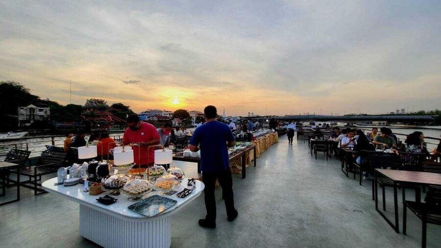 Bangkok: Calypso Cabaret & Dinner Cruise with Hotel Transfer - Free time at Asiatique before the main show