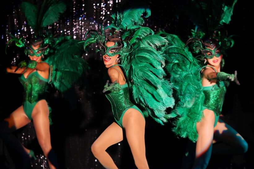 Bangkok: Calypso Cabaret Show with Thai Set Dinner - Choosing the Thai dinner option