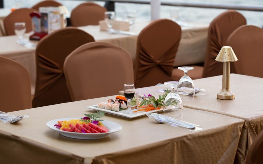 Bangkok: Grand Chao Phraya Dinner Cruise with Live Show - Boarding with a Thai welcome