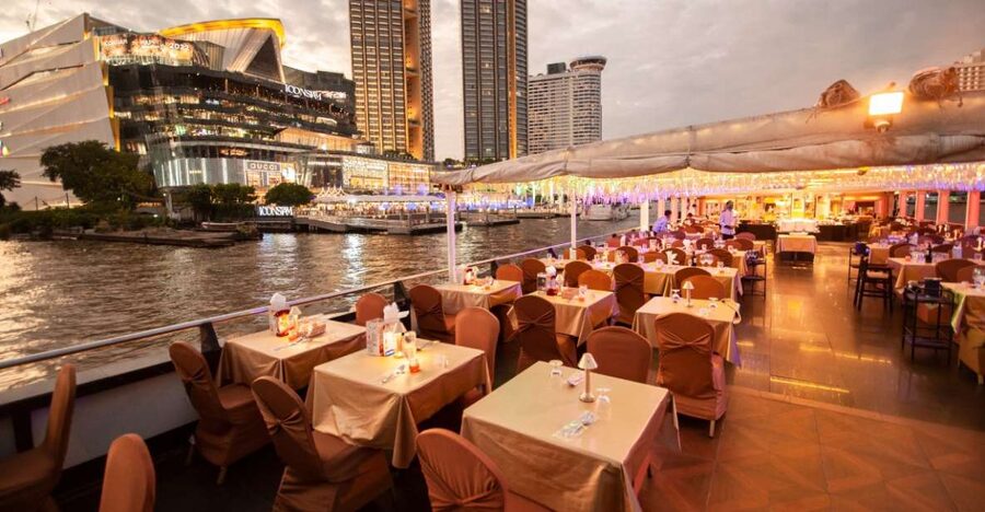 Bangkok: Grand Chao Phraya Dinner Cruise with Live Show - Wat Arun, the Grand Palace, and the river at night